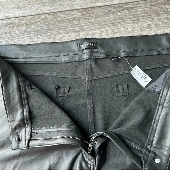NWT Reitmans Straight Leg High Rise Faux Leather Pants in Black - Picture 10 of 14